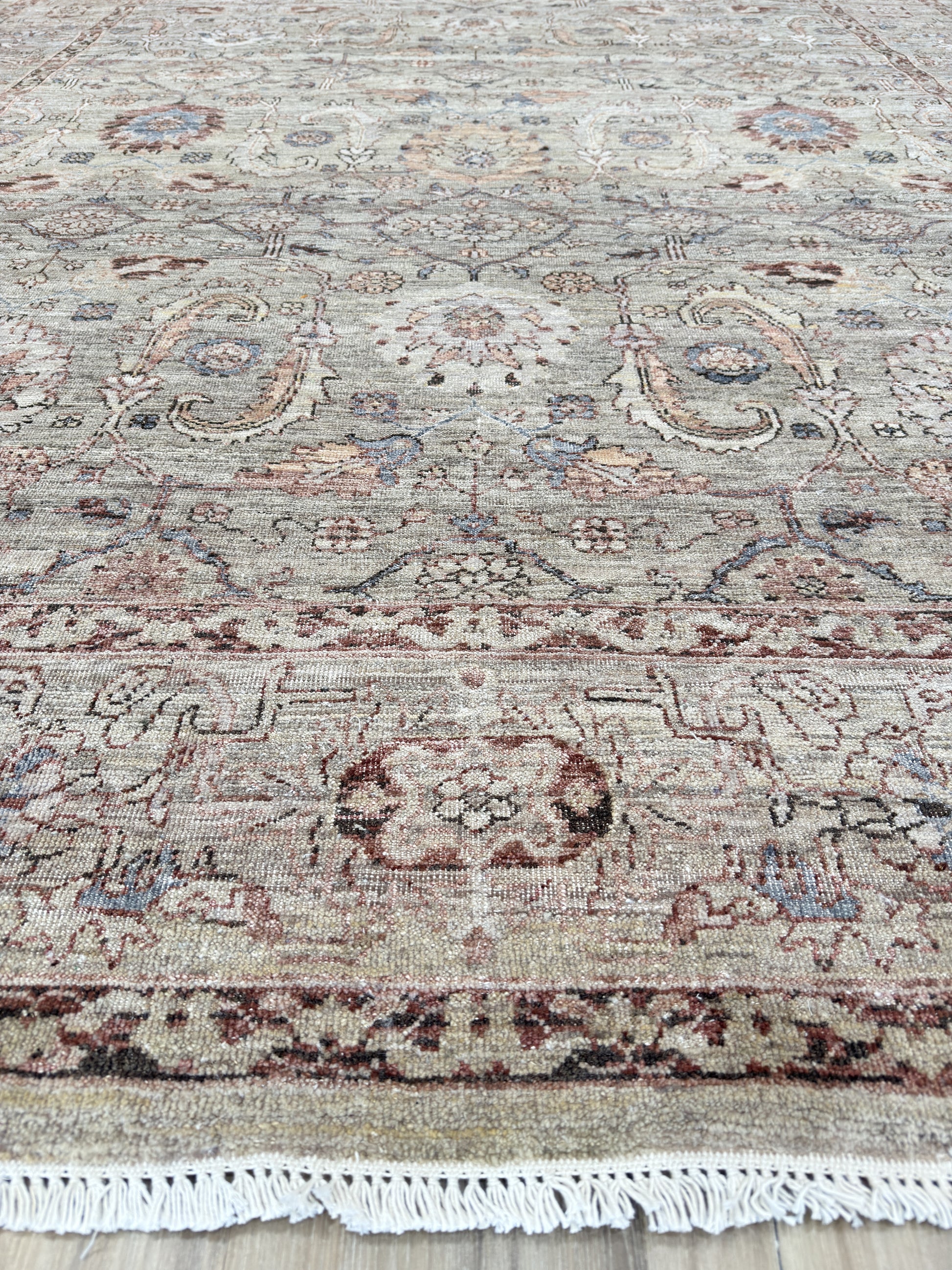 Vintage Look Agra 8'0"x10'2" Area Rug