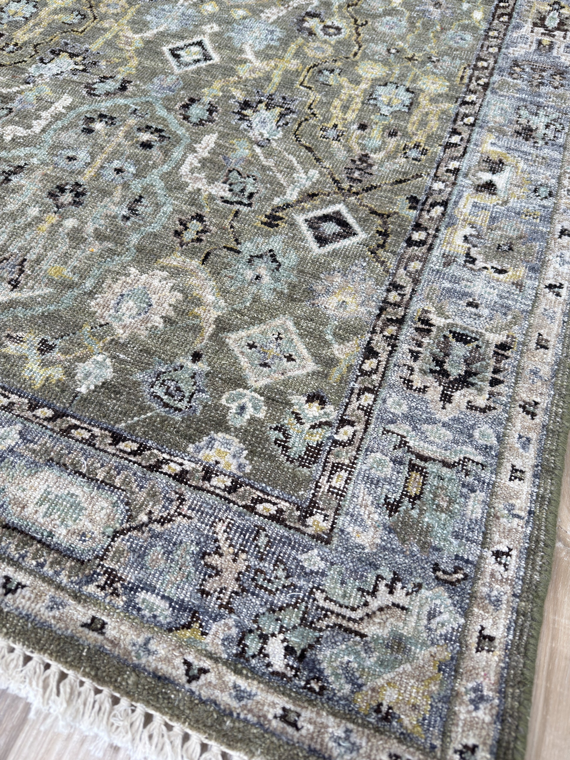 Vintage Look Agra 3'1"x10'0" Area Rug