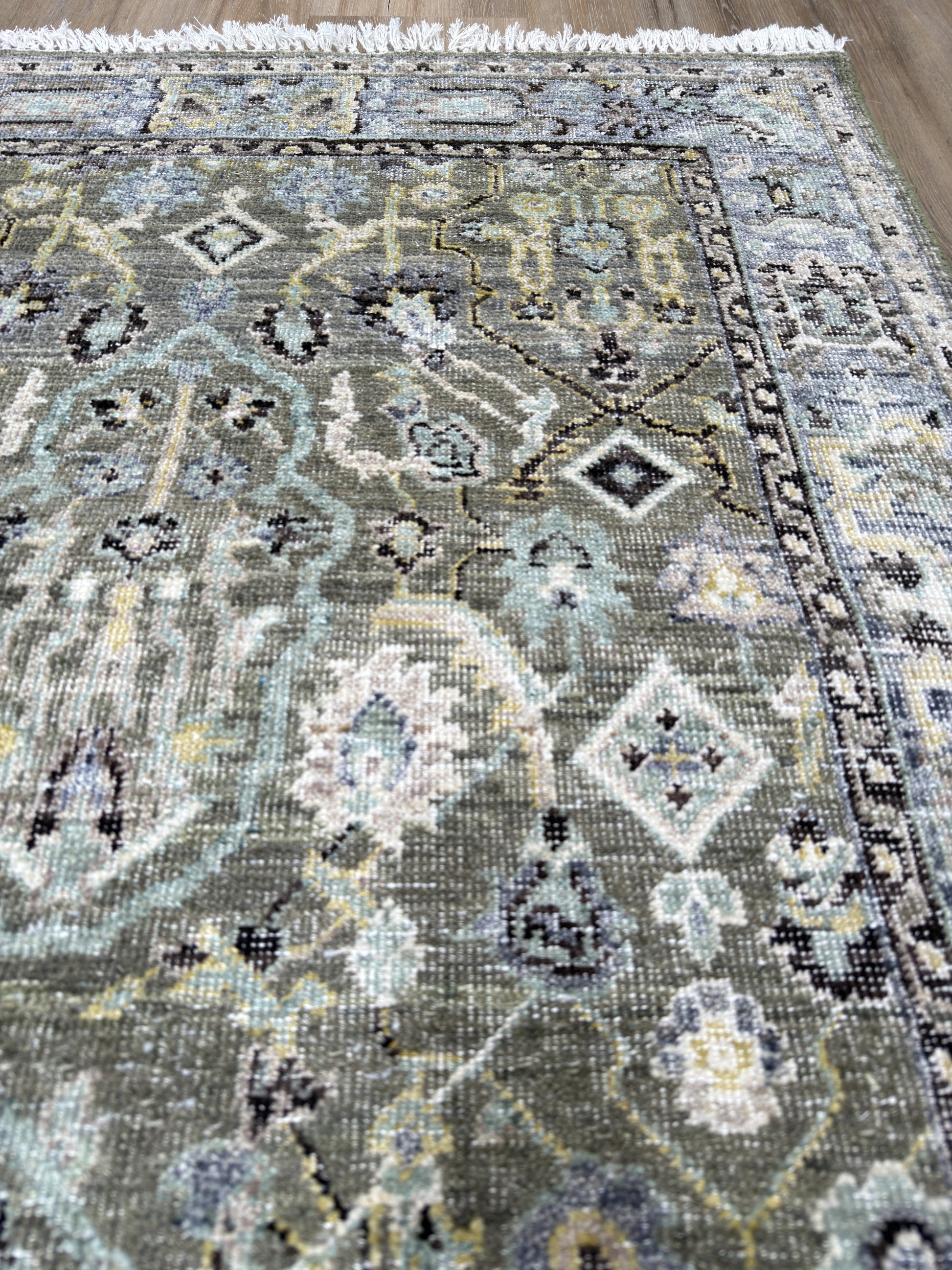 Vintage Look Agra 3'1"x10'0" Area Rug
