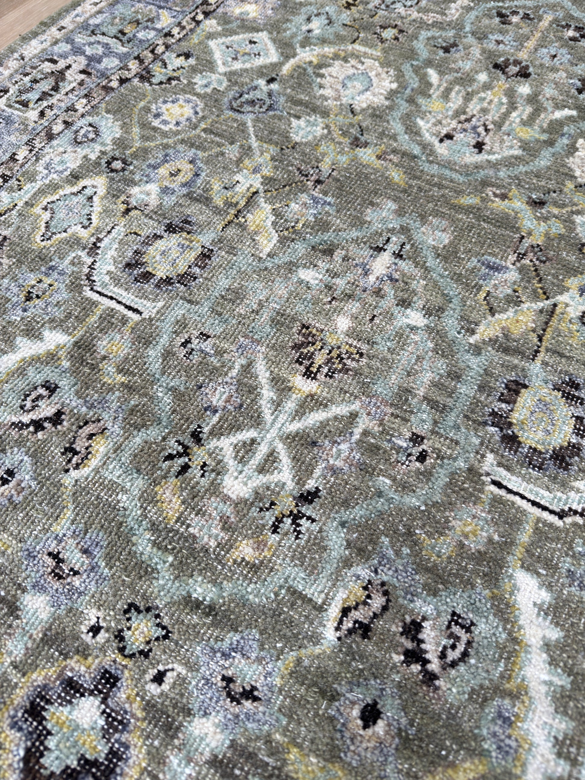 Vintage Look Agra 3'1"x10'0" Area Rug