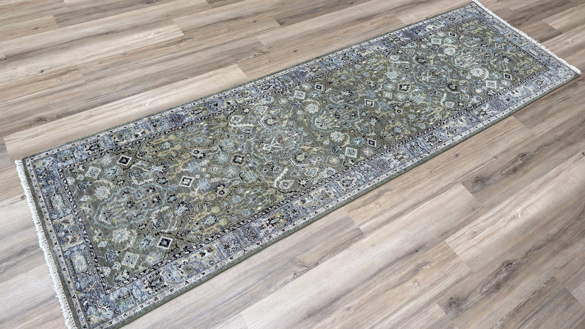 Vintage Look Agra 3'1"x10'0" Area Rug