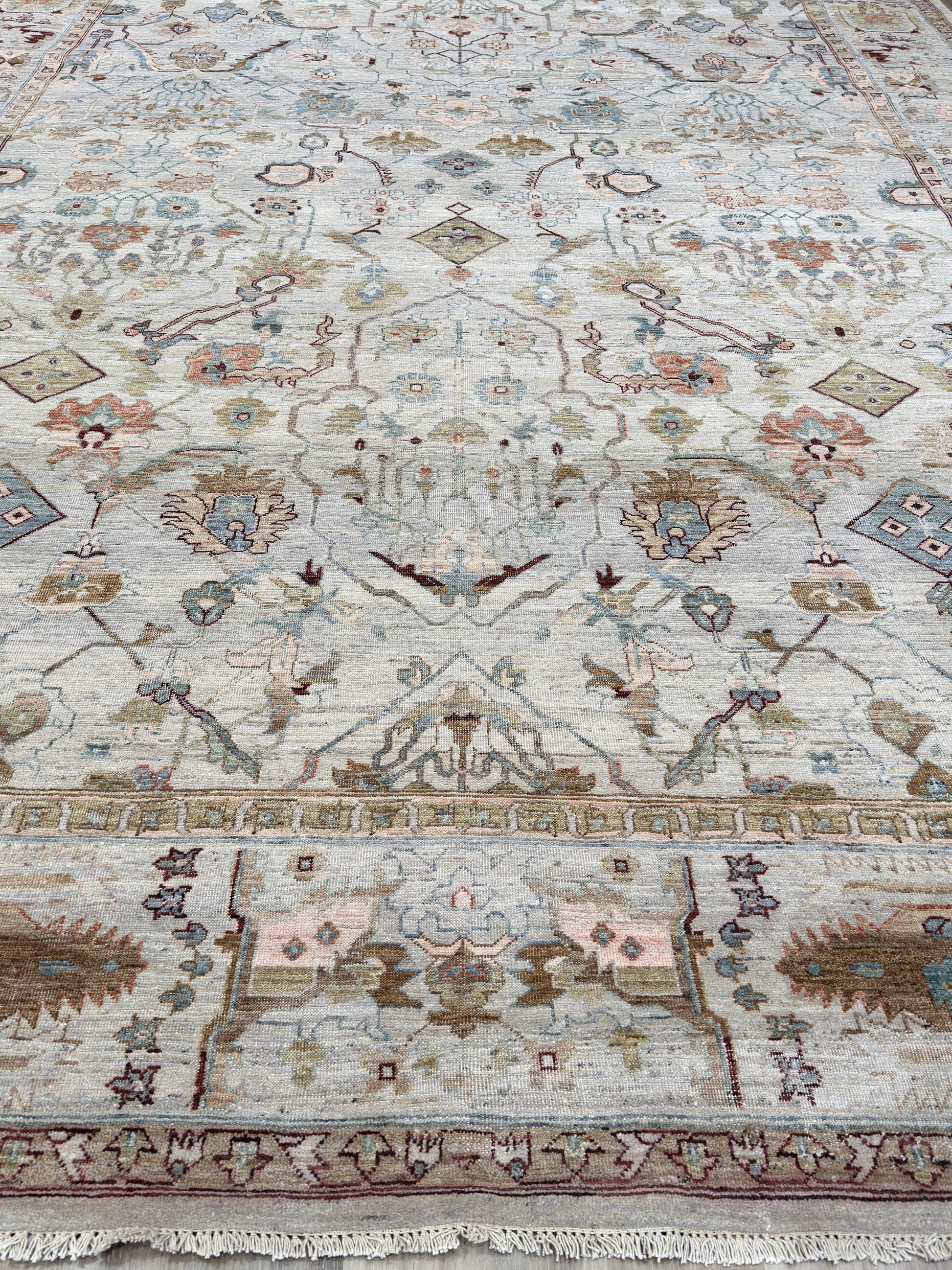 Vintage Look Agra 10'1"x14'2" Area Rug