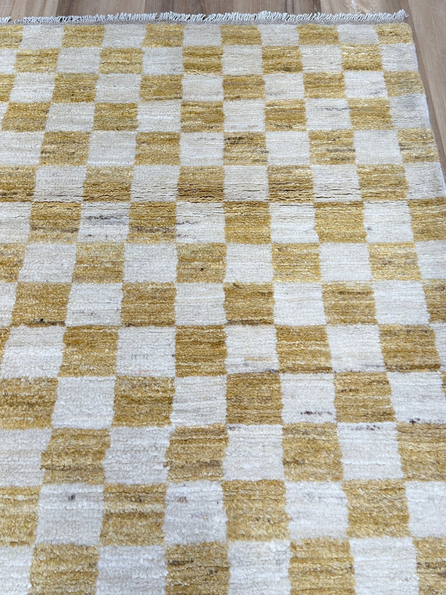 Moroccan Style 4'7"x6'8" Area Rug