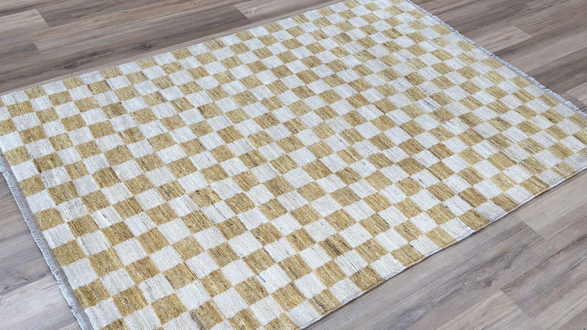 Moroccan Style 4'7"x6'8" Area Rug