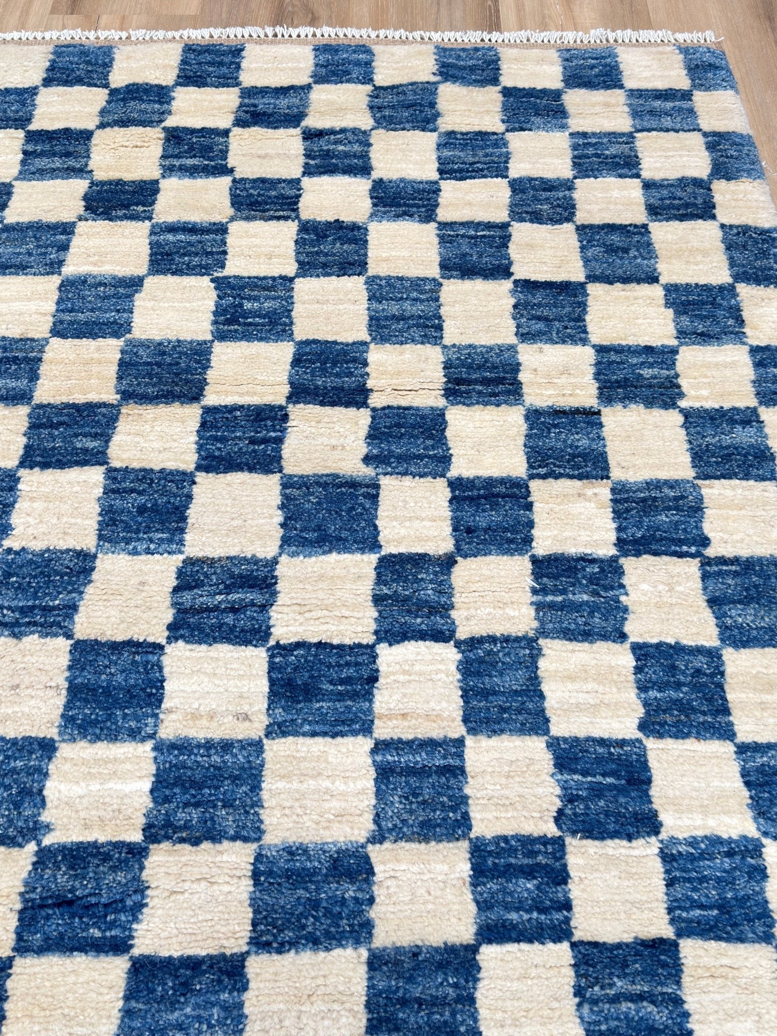 Moroccan Style 4'6"x6'11" Area Rug