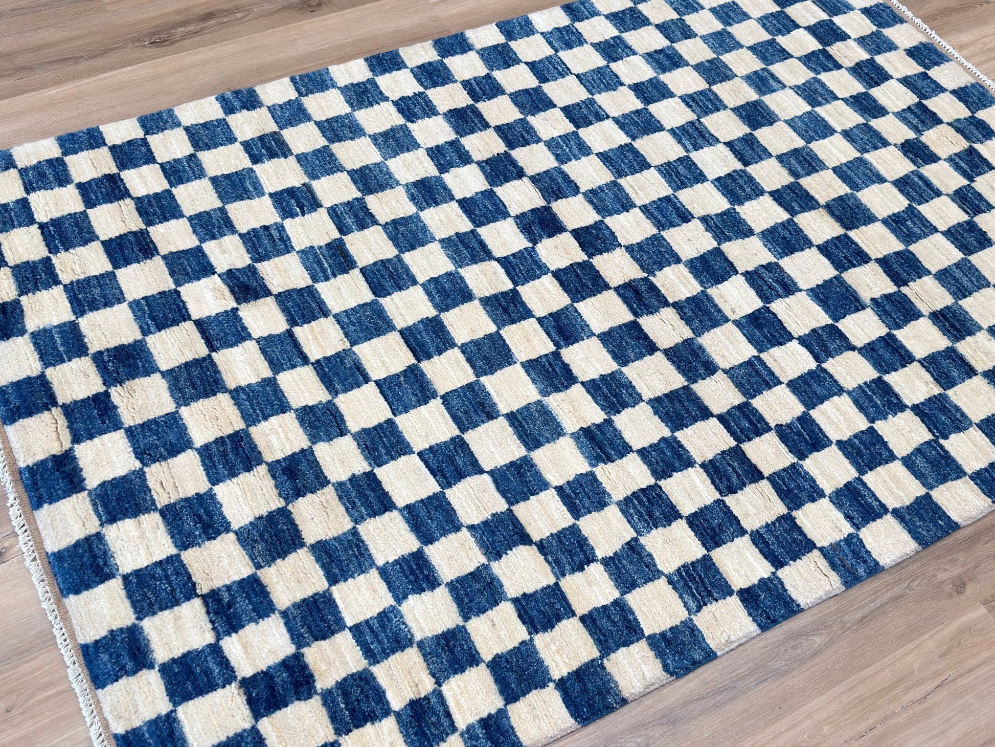 Moroccan Style 4'6"x6'11" Area Rug