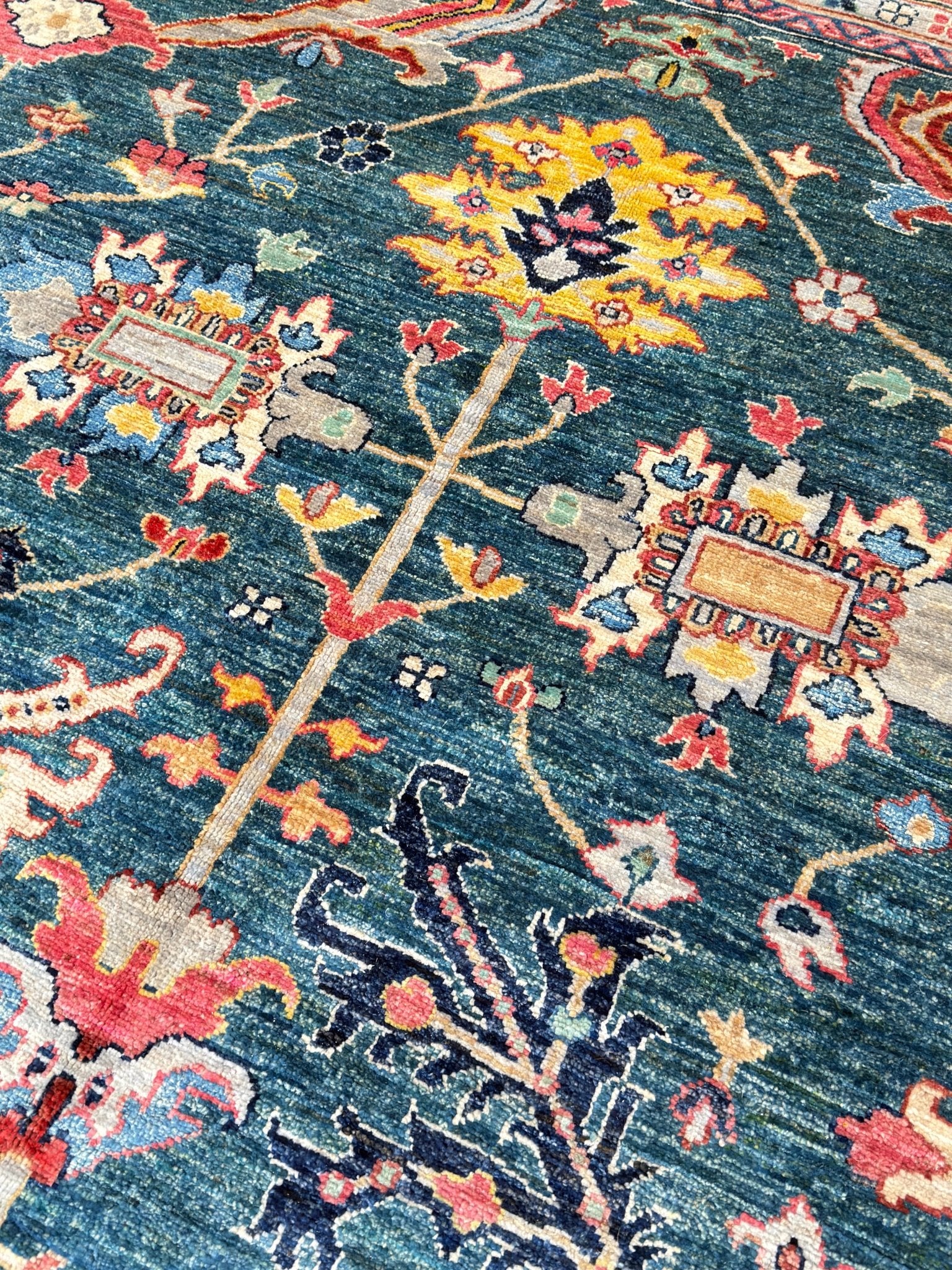 Transitional Serapi 9'0"x12'1" Area Rug