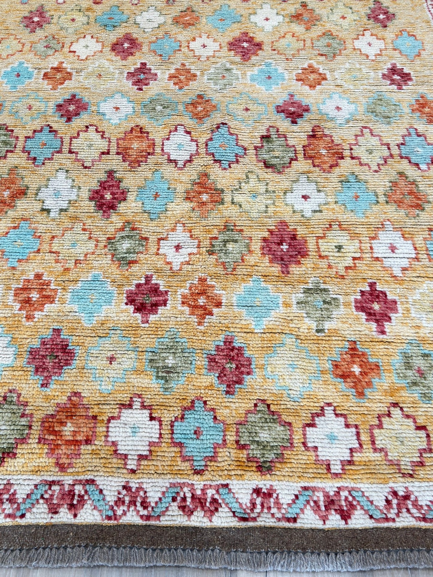 Tribal Style 4'2"x5'11" Area Rug