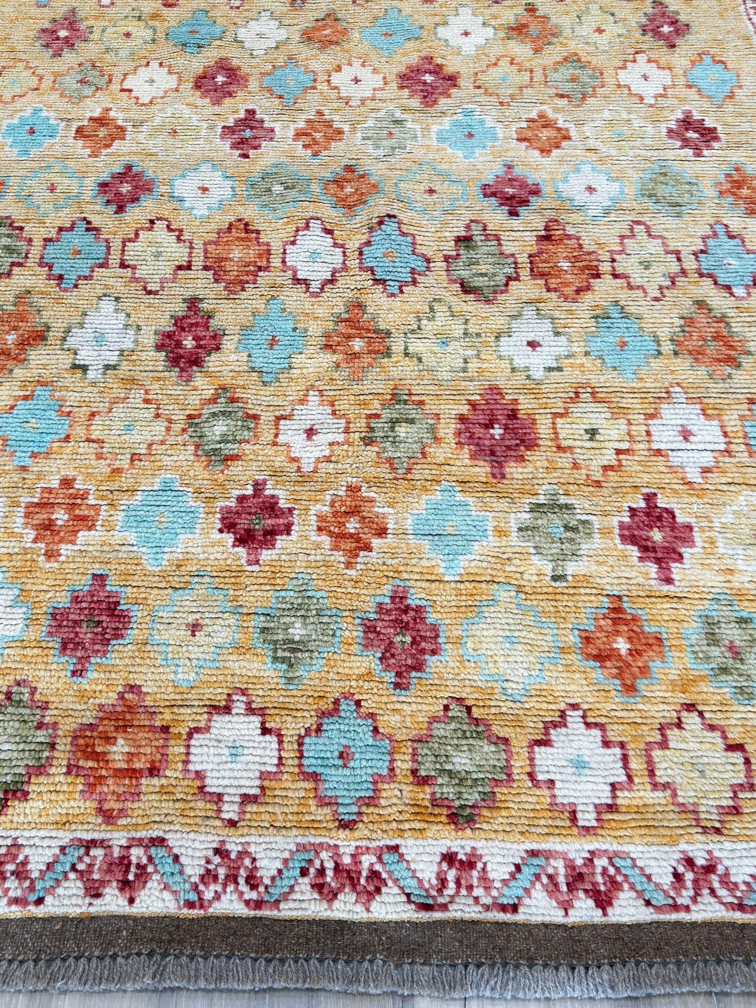 Tribal Style 4'2"x5'11" Area Rug