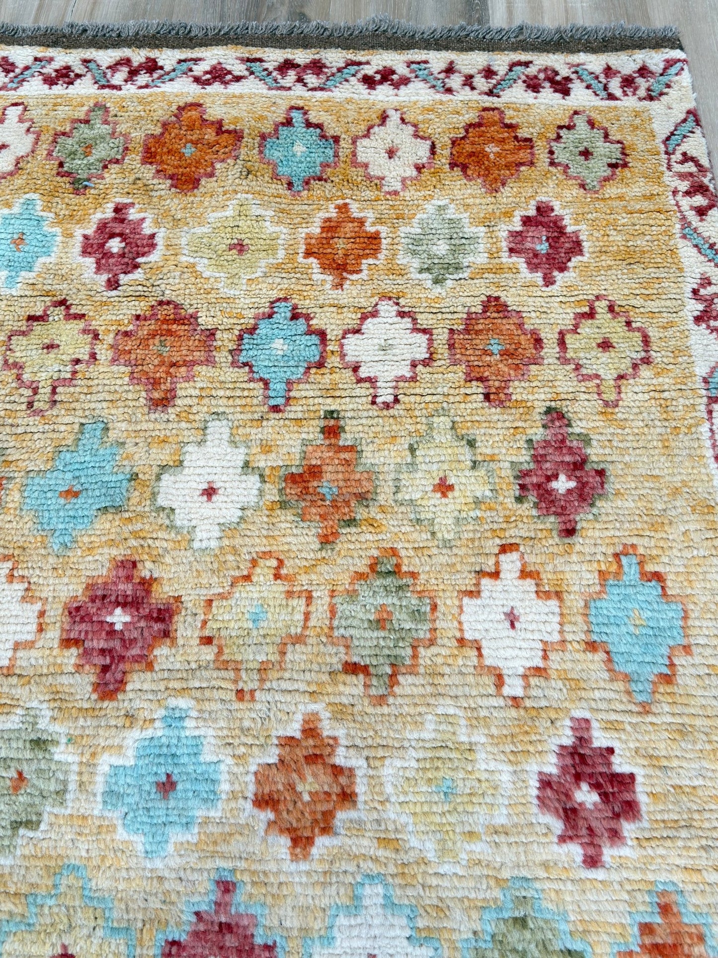 Tribal Style 4'2"x5'11" Area Rug