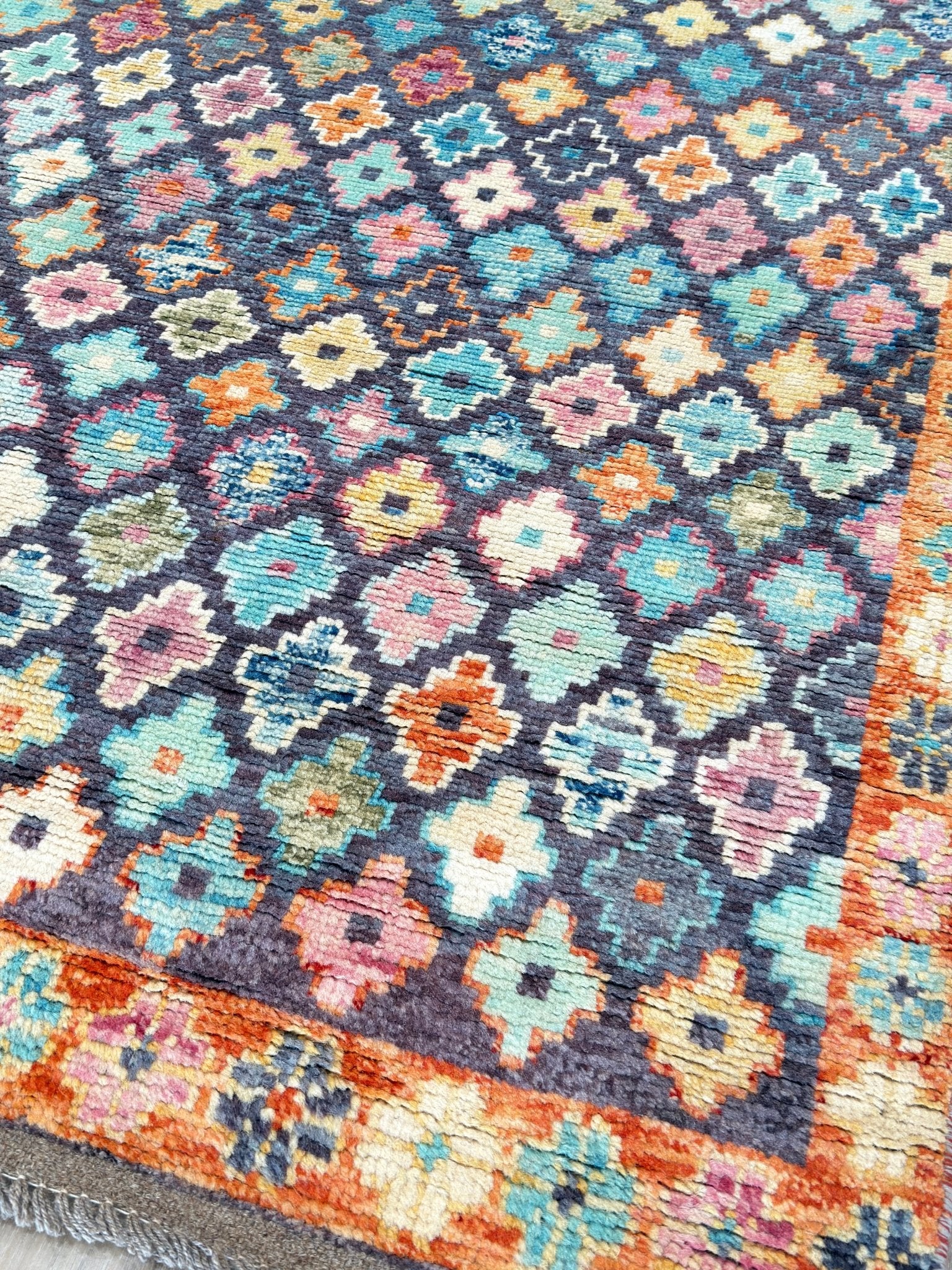 Tribal Style 4'11"x6'8" Area Rug