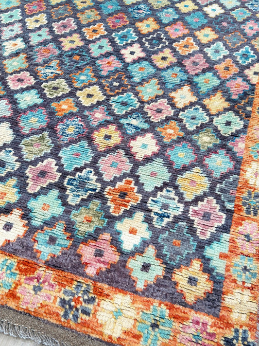 Tribal Style 4'11"x6'8" Area Rug