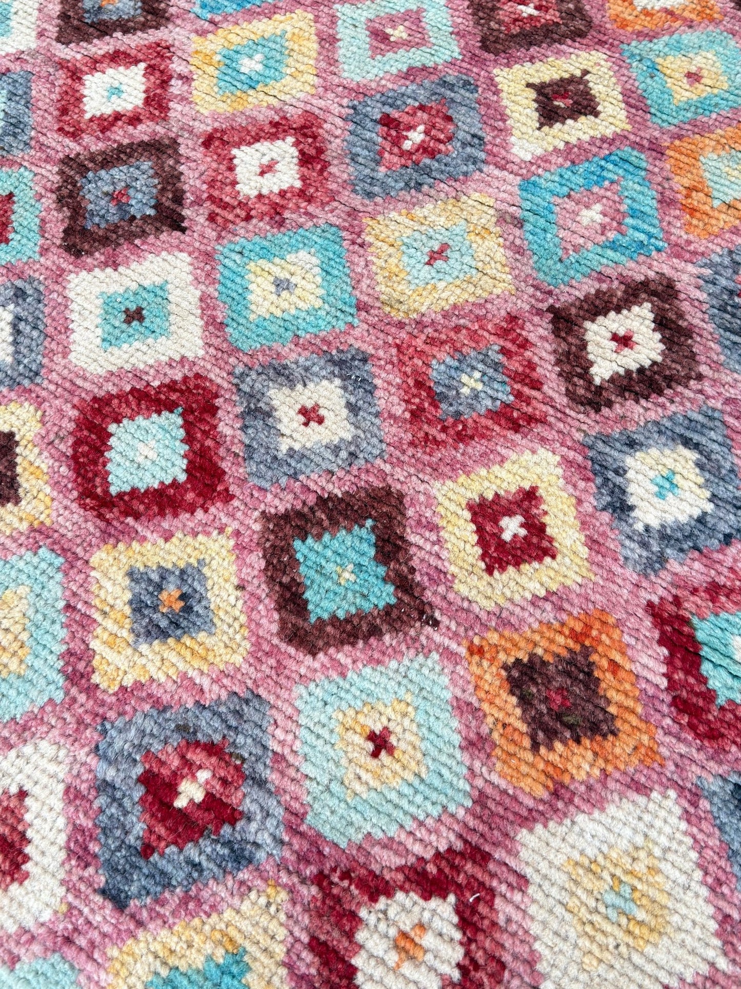 Tribal Style 5'1"x6'6" Area Rug