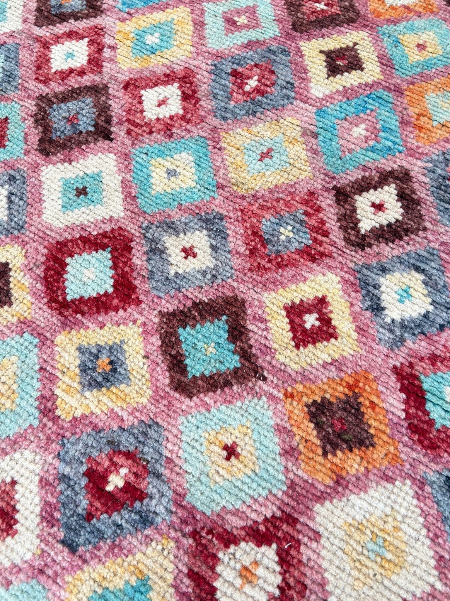 Tribal Style 5'1"x6'6" Area Rug
