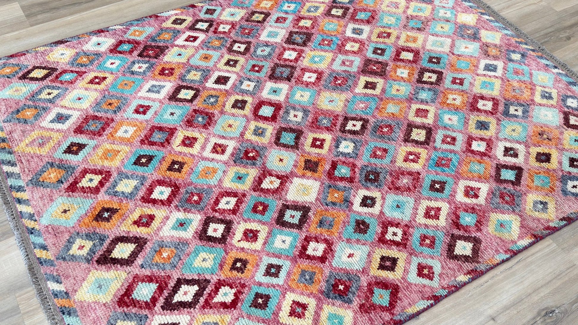 Tribal Style 5'1"x6'6" Area Rug