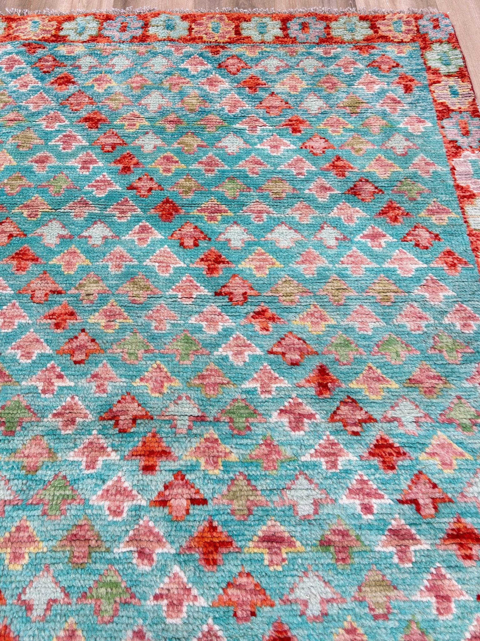 Tribal Style 5'1"x6'11" Area Rug