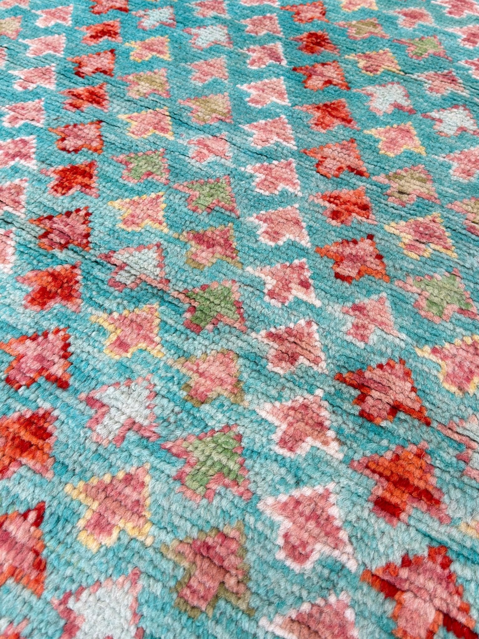 Tribal Style 5'1"x6'11" Area Rug