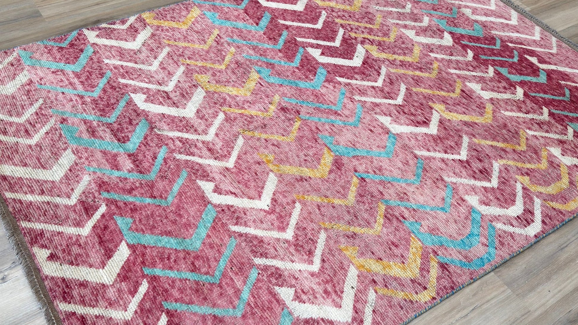 Tribal Style 5'7"x7'8" Area Rug