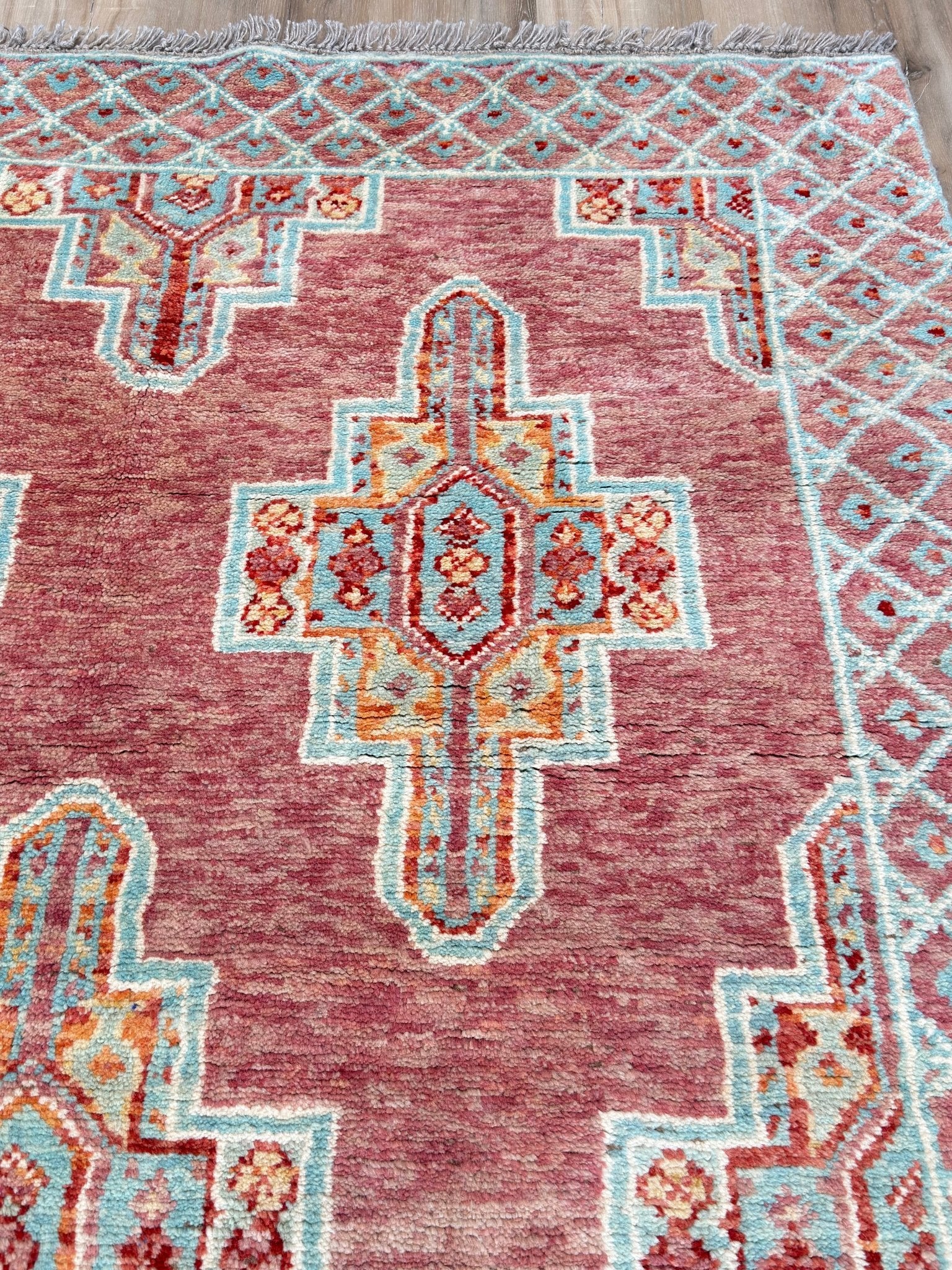 Tribal Style 4'11"x6'10" Area Rug