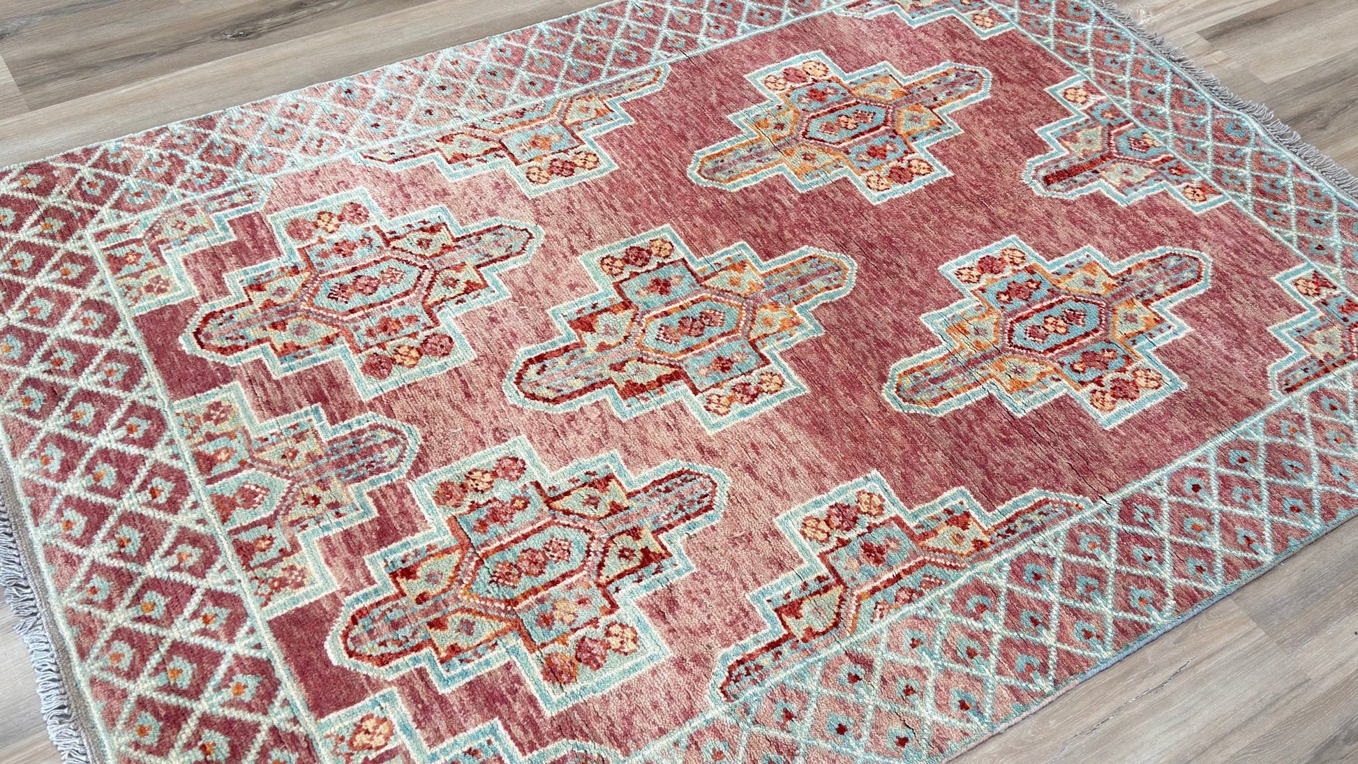 Tribal Style 4'11"x6'10" Area Rug