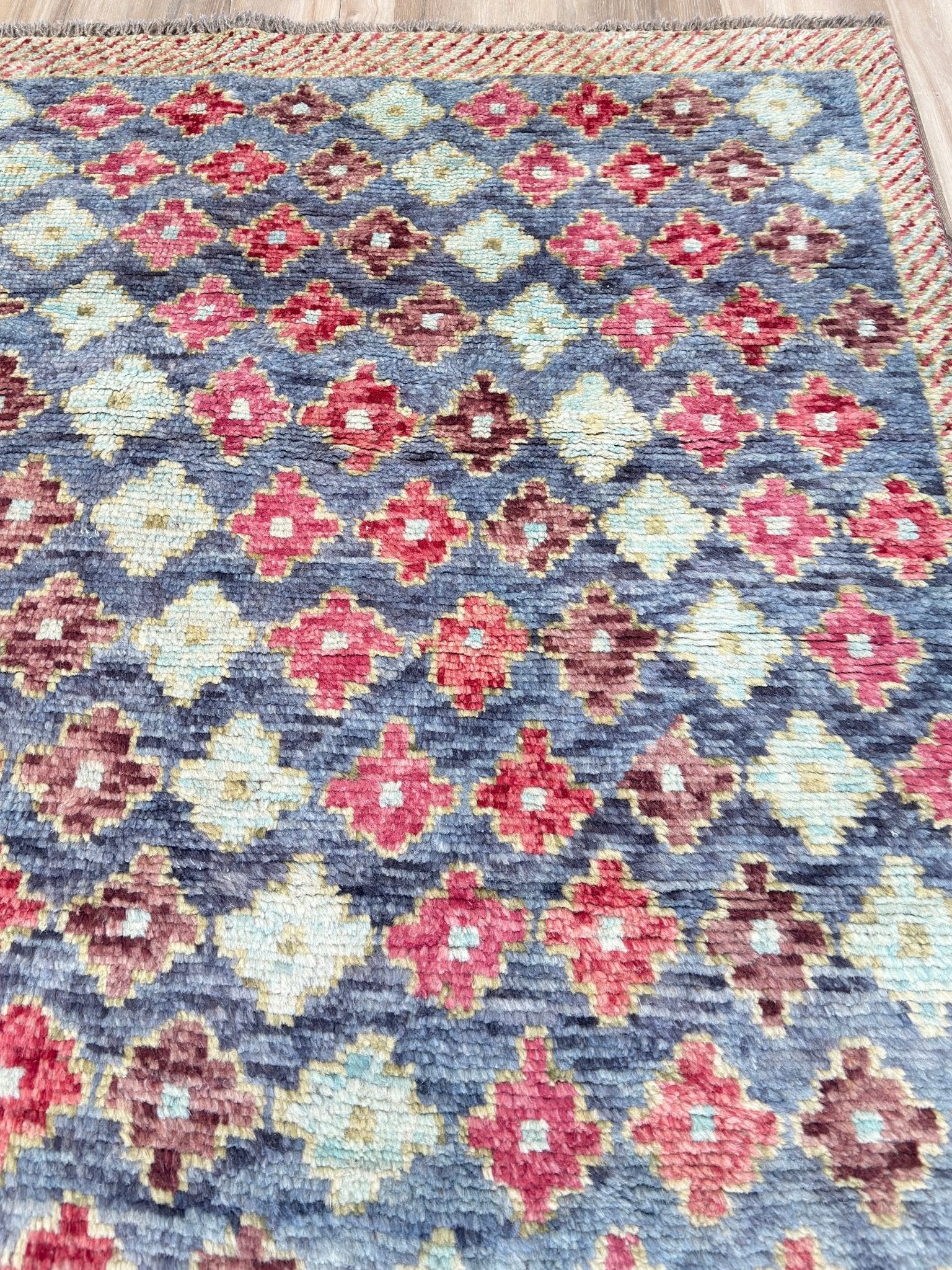 Tribal Style 4'10"x6'5" Area Rug