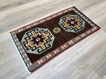 Transitional Kars 1'8"x3'1" Area Rug