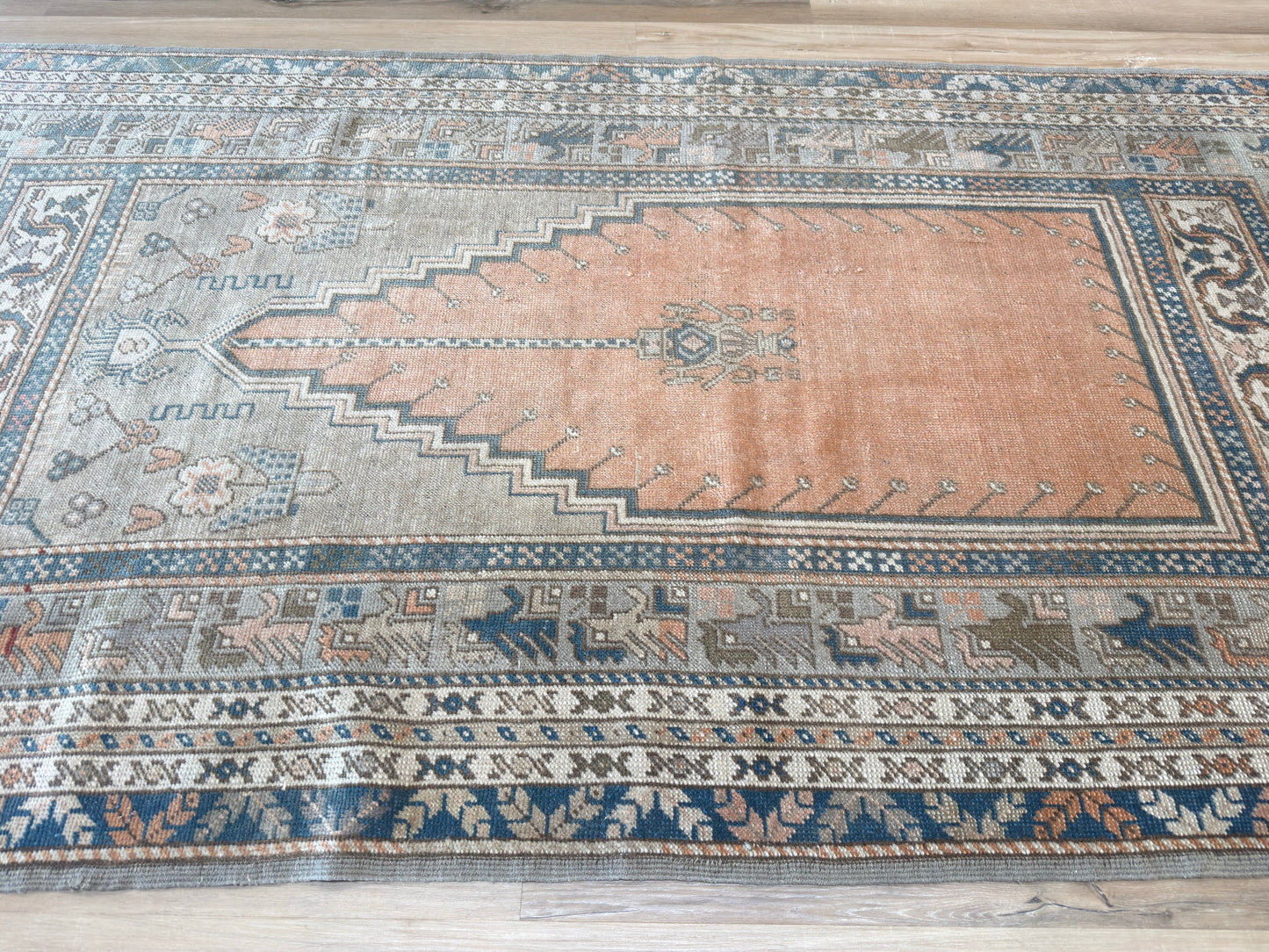 Turkish Vintage 3'9"x7'1"