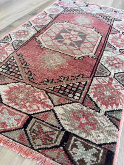 Turkish Vintage 1'6"x2'10"