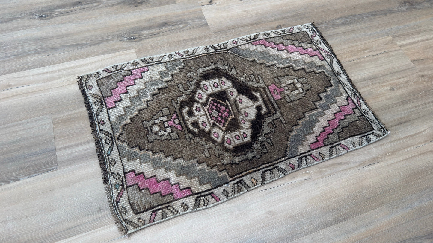 Turkish Vintage 1'9"x2'8"