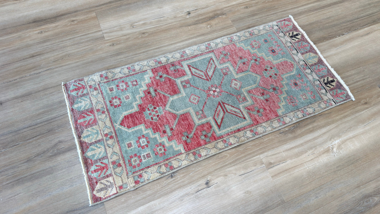 Turkish Vintage 1'8"x3'7"