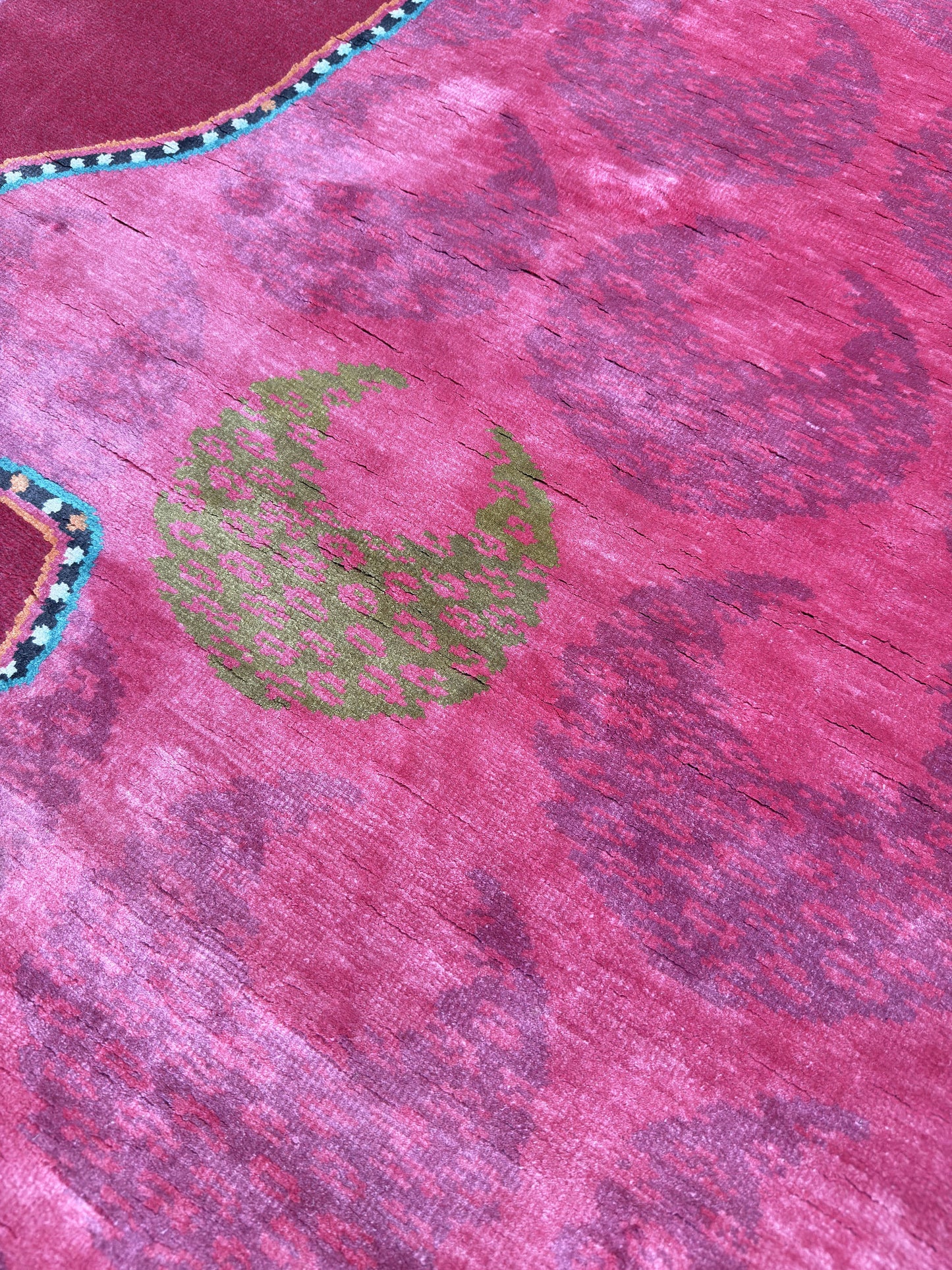 Modern Animal Hide 4'3"x6'1"