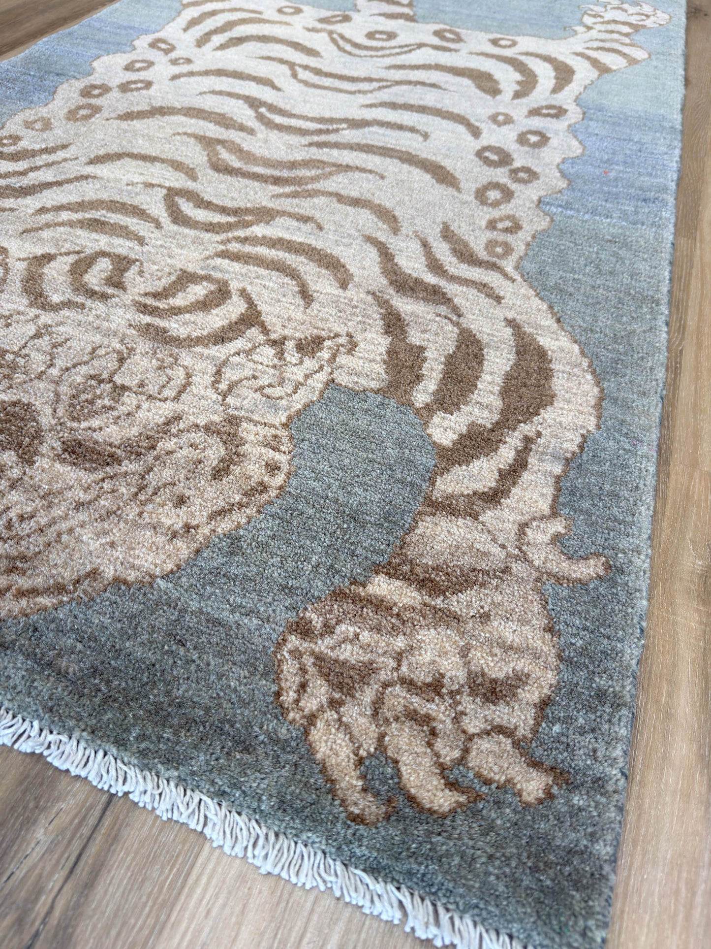 Modern Animal Hide 2'9"x4'11"