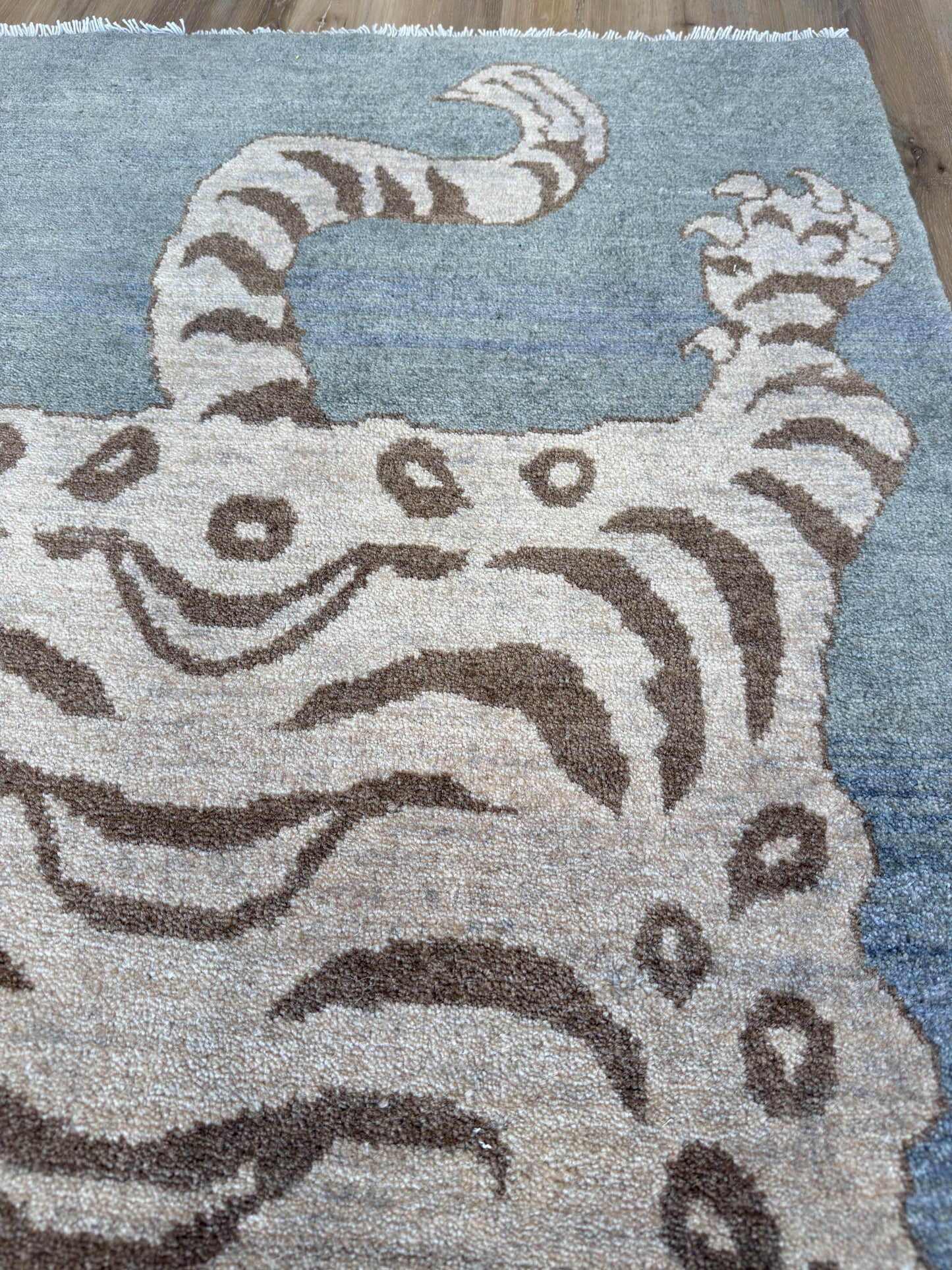 Modern Animal Hide 2'9"x4'11"