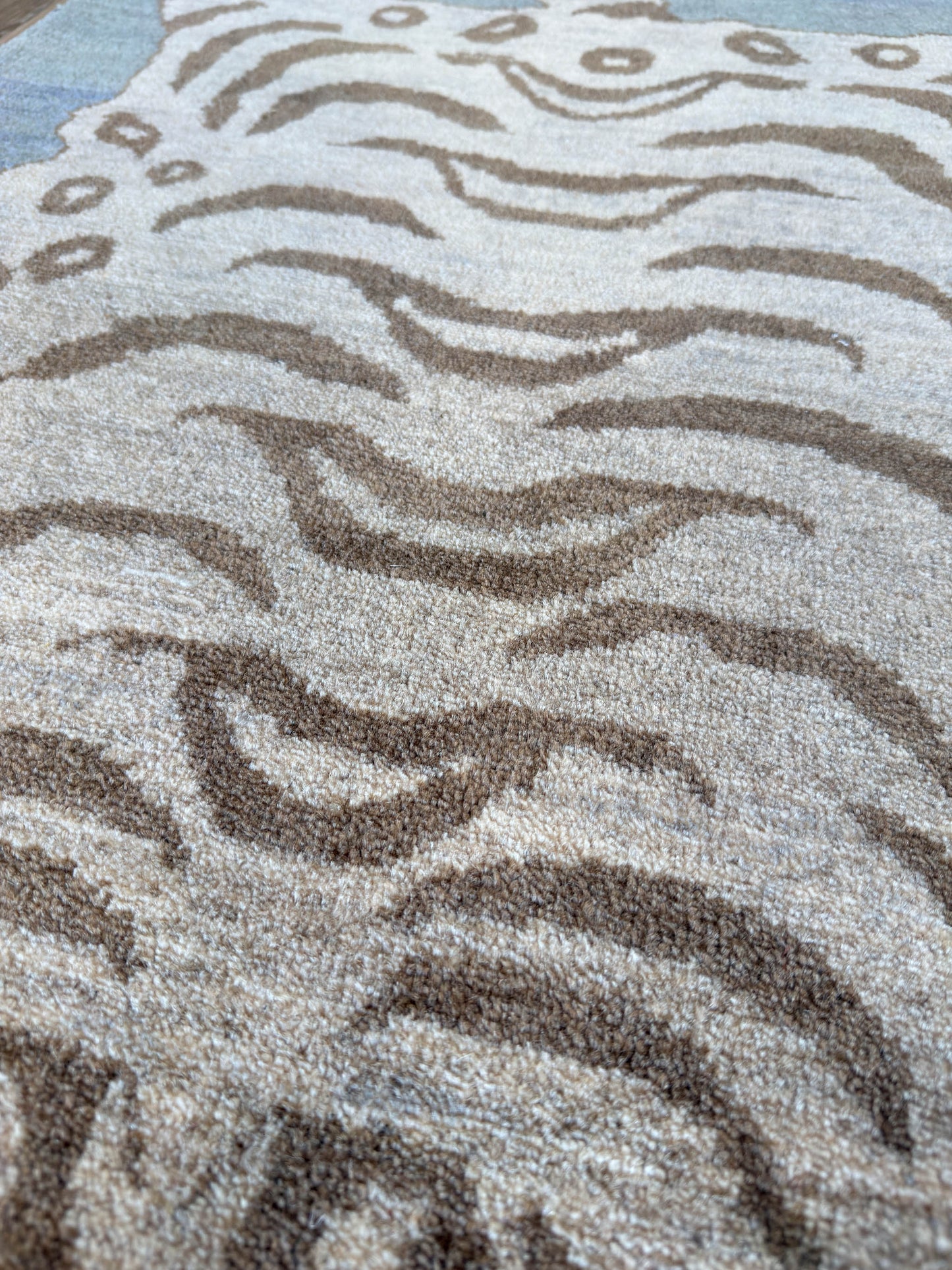 Modern Animal Hide 2'9"x4'11"