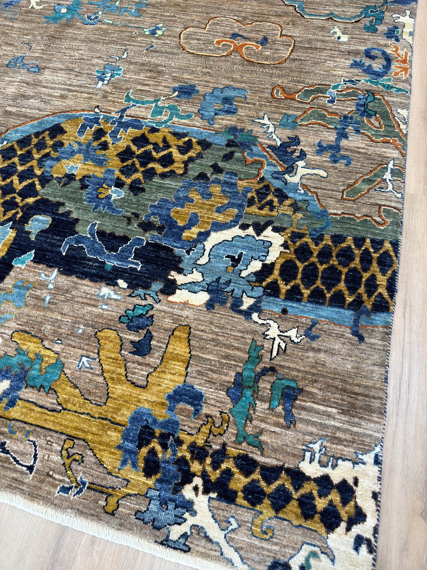 Modern Dragon 9'11"x14'0"