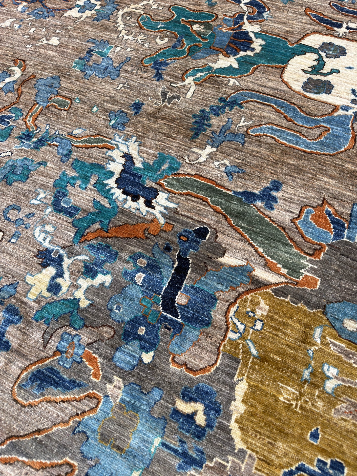 Modern Dragon 9'11"x14'0"