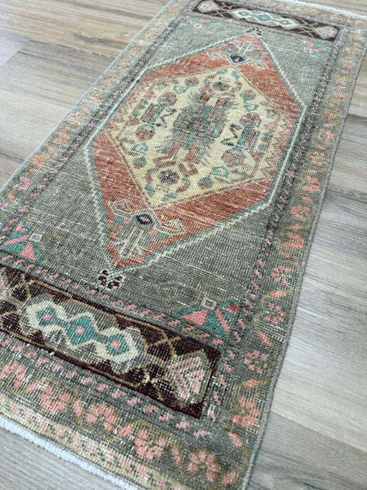 Turkish Vintage 1'7"x3'5"