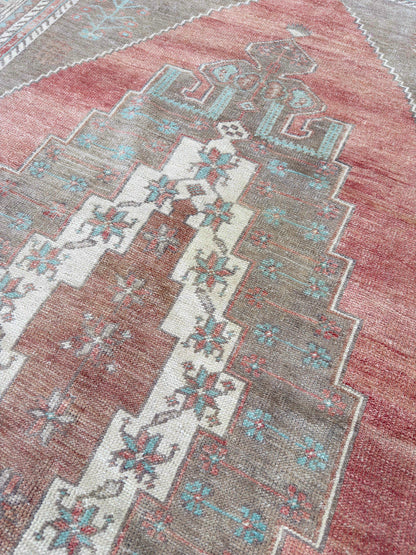 Turkish Vintage 5'4"x9'4"