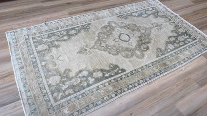Turkish Vintage 4'9"x8'8"