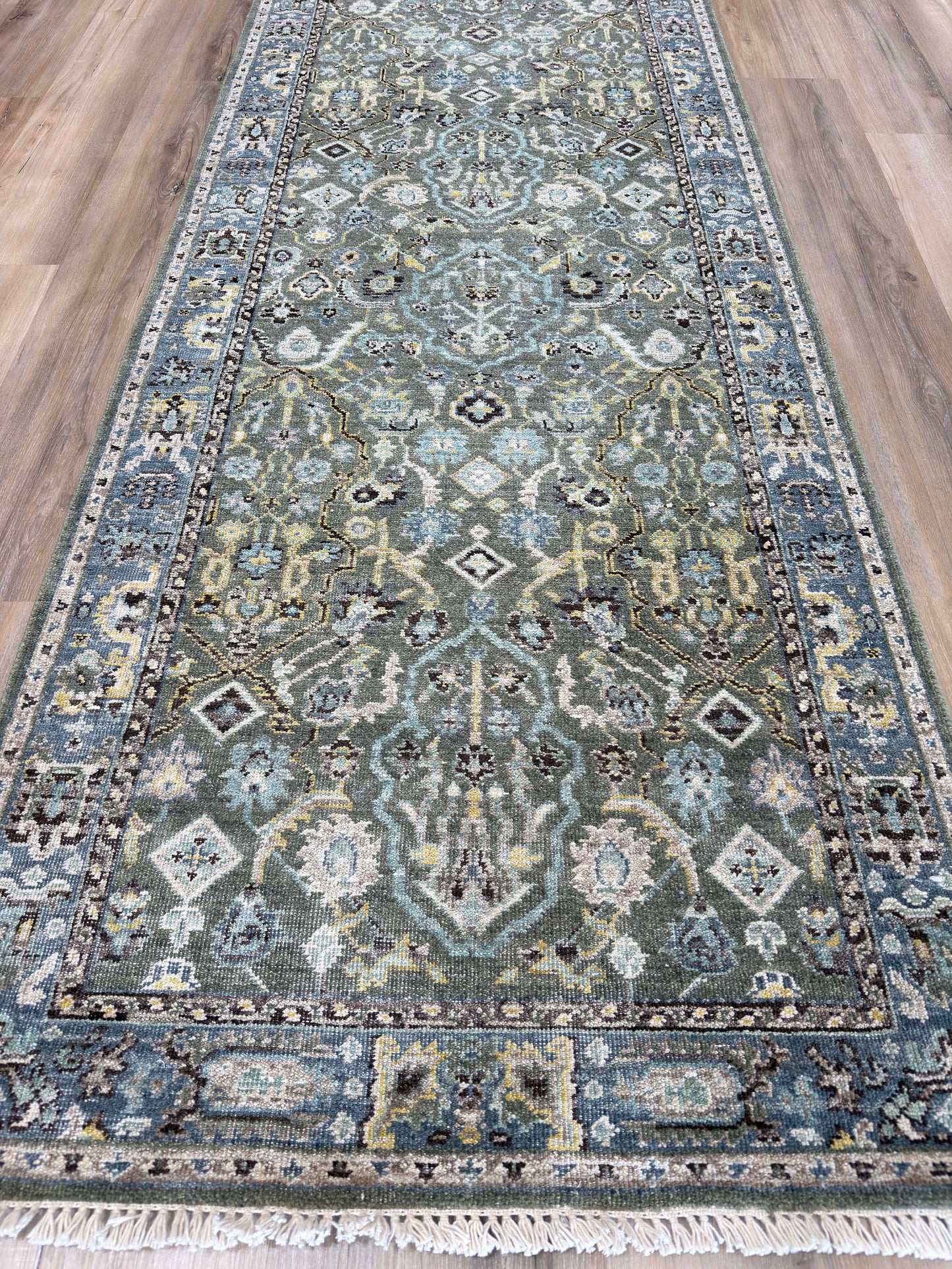 Vintage Look Agra 3'1"x12'0"