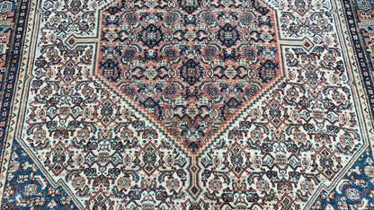 Persian Sinni 4'8"x6'4" Area Rug