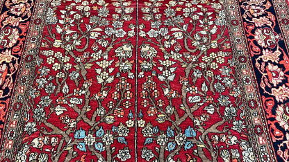 Persian Isfahan 4'7"x6'10" Area Rug
