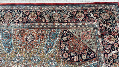 Traditional Tabriz 4'1"x6'1" Area Rug