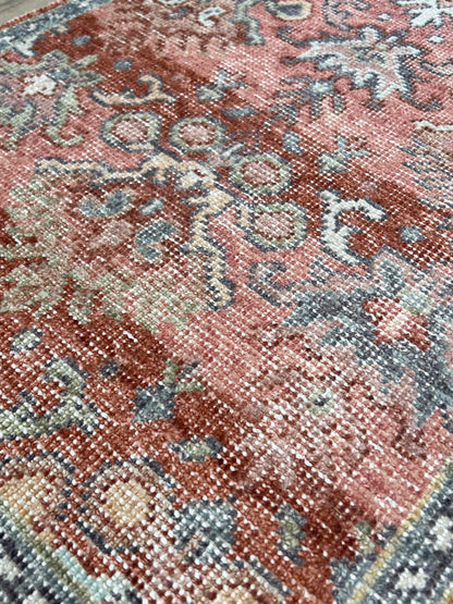Vintage Look Tabriz 2'x3' Area Rug