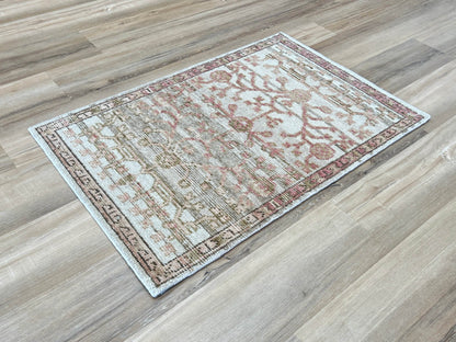 Vintage Look Khotan 2'x3' Area Rug