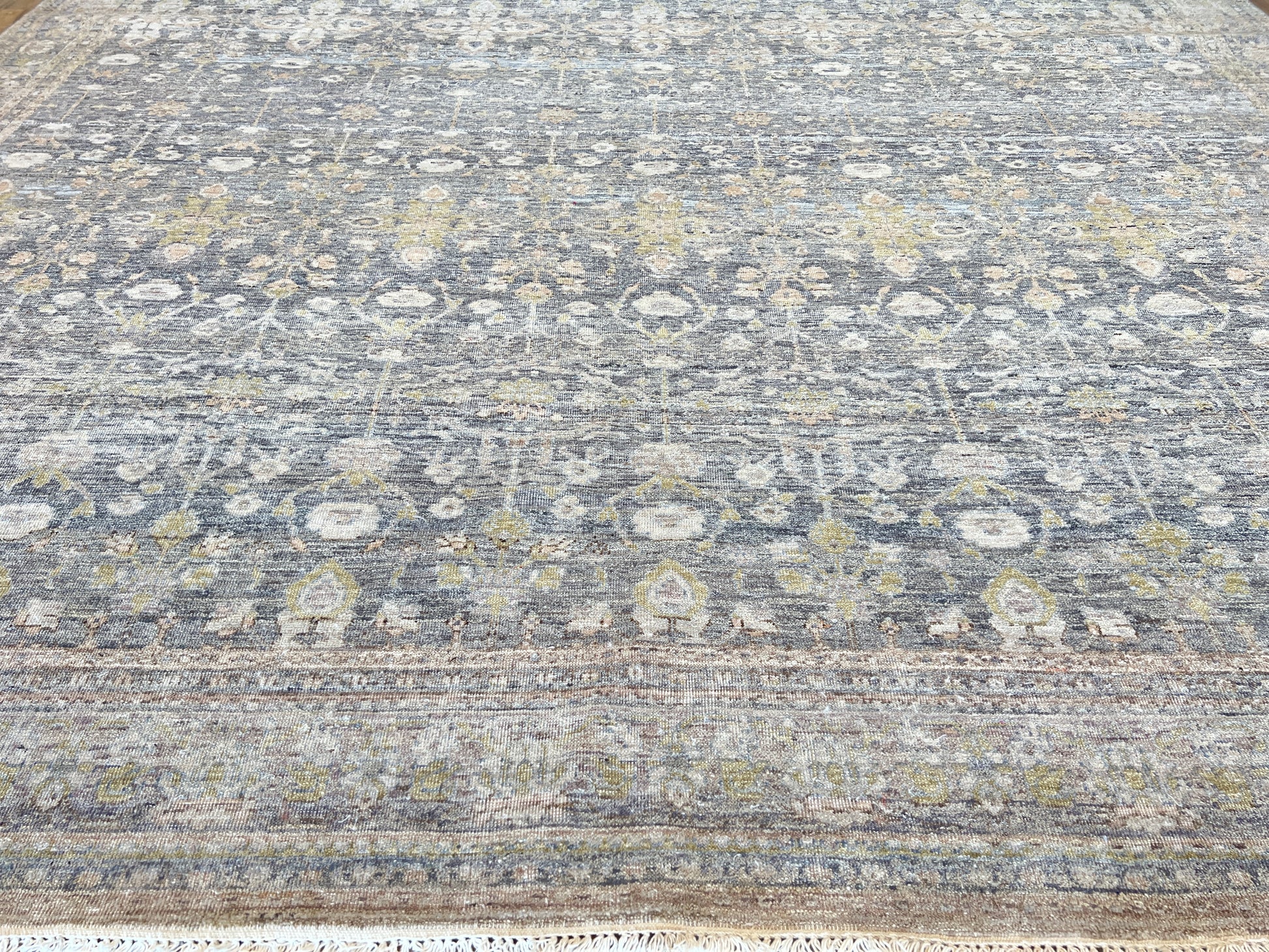 Vintage Look Agra 10'2"x14'2" Area Rug