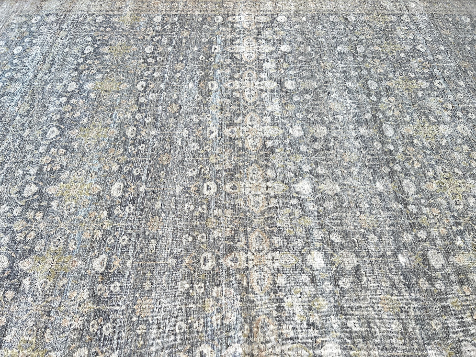 Vintage Look Agra 10'2"x14'2" Area Rug