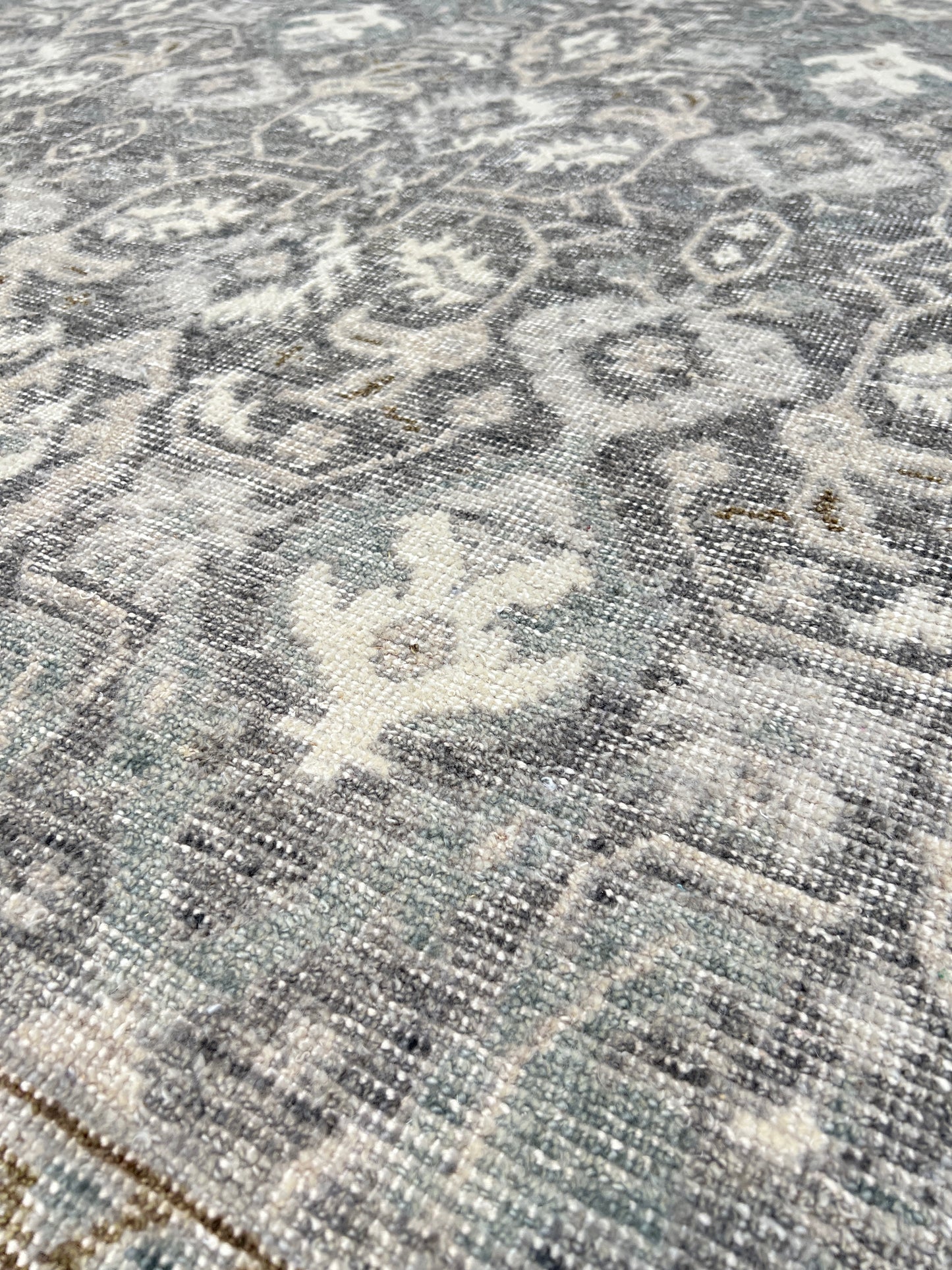 Vintage Look Agra 8'2"x10'1" Area Rug
