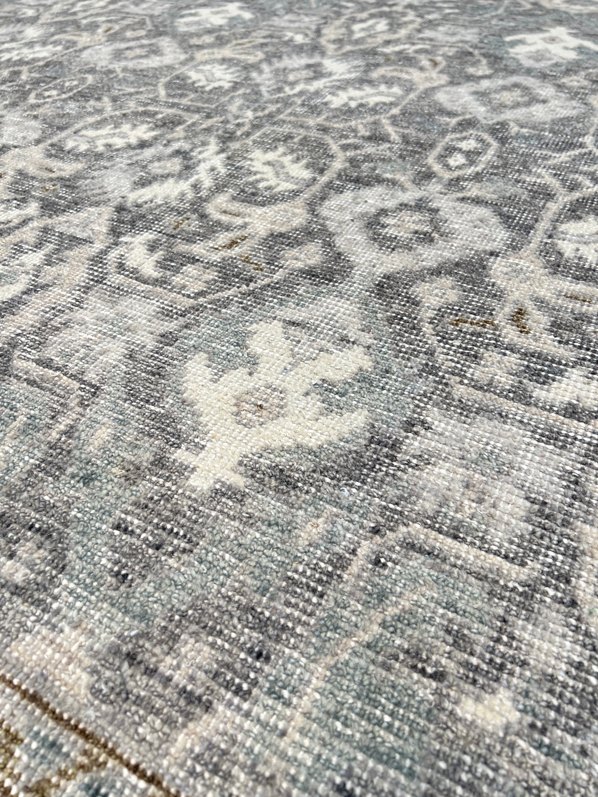 Vintage Look Agra 8'2"x10'1" Area Rug