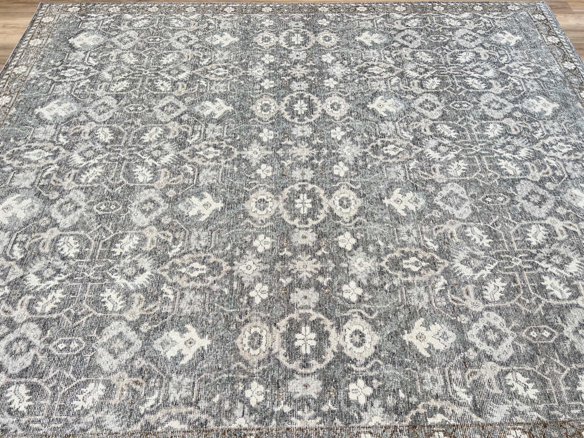 Vintage Look Agra 8'2"x10'1" Area Rug